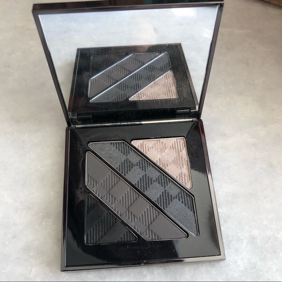 Burberry Complete Eye Palette No 1 Smokey Grey - Picture 4 of 4